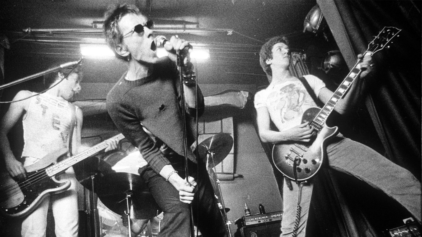Never Mind the Bollocks: Sex Pistols dünyayı nasıl değiştirdi | Tolga Özbey  – plakmecmuasi.com